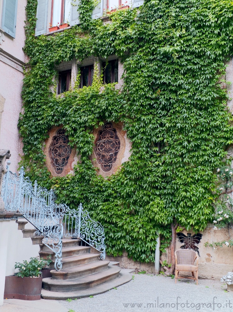 Milano - Finestre neobarocche nell'ala orientale di Casa degli Atellani e Vigna di Leonardo